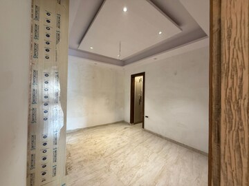 Room in 5 BHK Independent House at Sector 7 – for Sale