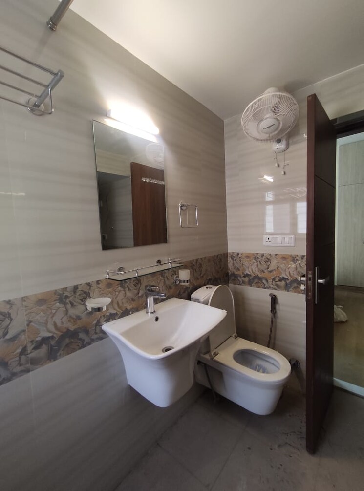Bathroom, vasant kunj 3 Bedroom 1600 Sq.Ft. Apartment In Vasant Kunj Delhi 8836904