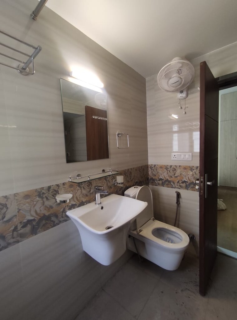 Bathroom, vasant kunj 3 Bedroom 1600 Sq.Ft. Apartment In Vasant Kunj Delhi 8836904