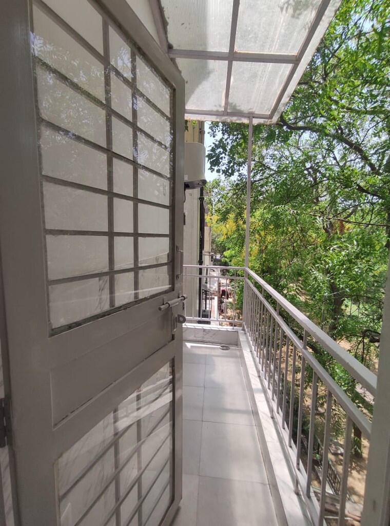 Balcony, vasant kunj 3 Bedroom 1600 Sq.Ft. Apartment In Vasant Kunj Delhi 8836904
