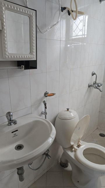 Bathroom in 3 BHK Apartment at Caranzalem – for Rent