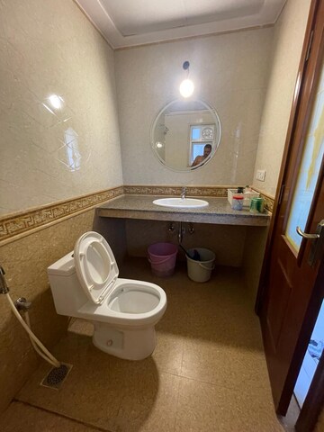 Bathroom in 1 BHK Builder Floor at Kopar Khairane Sector 20 – for Rent