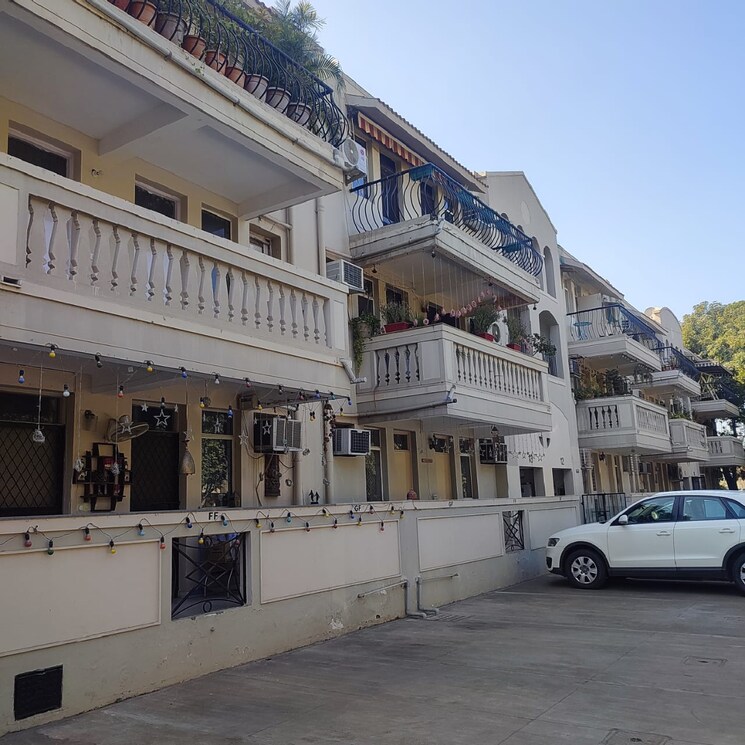 Exterior View, dlf-exclusive-floors 3 Bedroom 1500 Sq.Ft. Apartment In Sector 53 Gurgaon 8836954