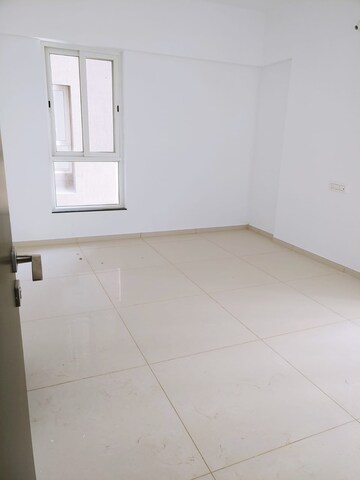 Room in 2 BHK Apartment at Kolte Patil Stargaze, Bavdhan – for Rent