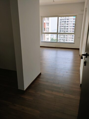 Room in 2 BHK Apartment at Kolte Patil Stargaze, Bavdhan – for Rent