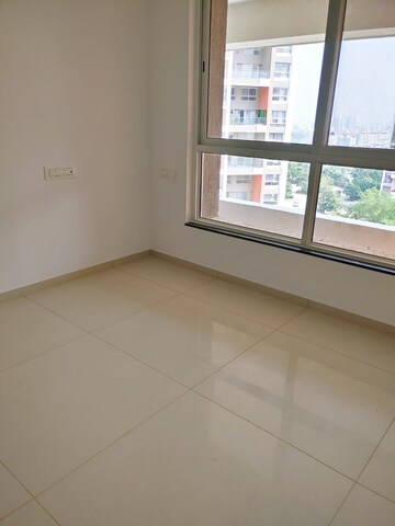 Room in 2 BHK Apartment at Kolte Patil Stargaze, Bavdhan – for Rent