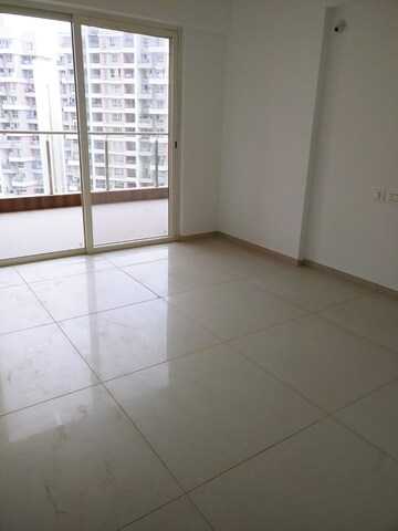 Room in 2 BHK Apartment at Kolte Patil Stargaze, Bavdhan – for Rent