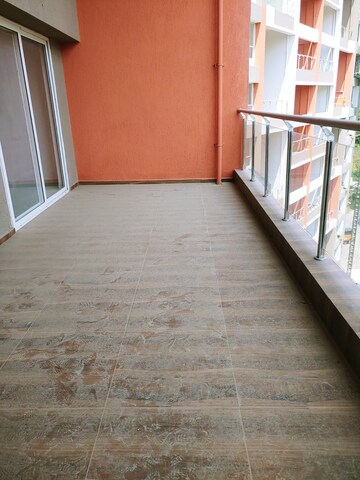 Room in 2 BHK Apartment at Kolte Patil Stargaze, Bavdhan – for Rent