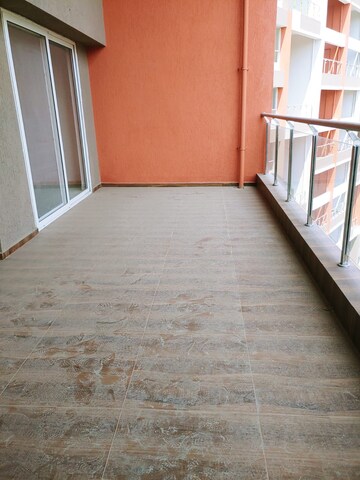 Room in 2 BHK Apartment at Kolte Patil Stargaze, Bavdhan – for Rent