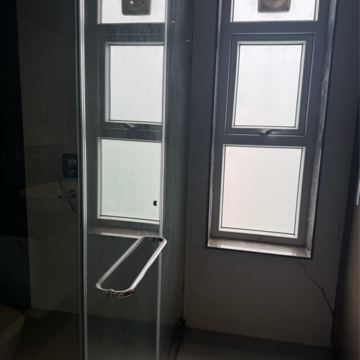 Building Lobby in 3 BHK Builder Floor at DLF Central Arcade, Sector 25 – for Rent
