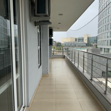 Balcony in 3 BHK Builder Floor at DLF Central Arcade, Sector 25 – for Rent
