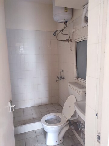 Bathroom in 3 BHK Apartment at DLF Exclusive Floors, Sector 53 – for Rent