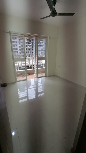 Room in 2 BHK Apartment at Parklane Lifeseasons, Dhanori – for Rent