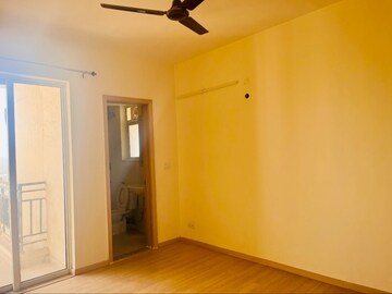 Room in 3.5 BHK Apartment at DLF Express Greens, Manesar Sector 1a – for Rent