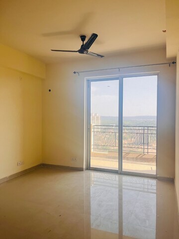 Room in 3.5 BHK Apartment at DLF Express Greens, Manesar Sector 1a – for Rent
