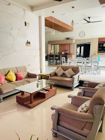 Living Room in 3 BHK Apartment at Gomti Nagar – for Rent