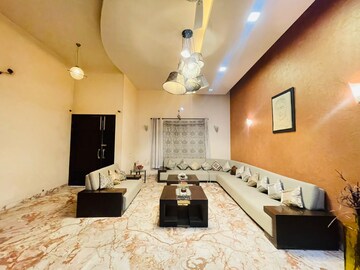 Living Room in 3 BHK Apartment at Gomti Nagar – for Rent