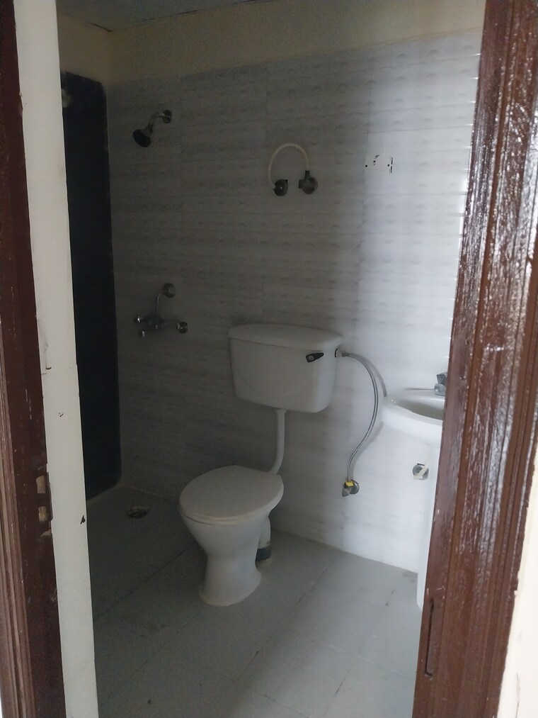 Bathroom, mahagun-mahagunpuram-ii 2 Bedroom 900 Sq.Ft. Apartment In Lal Kuan Ghaziabad 8837135