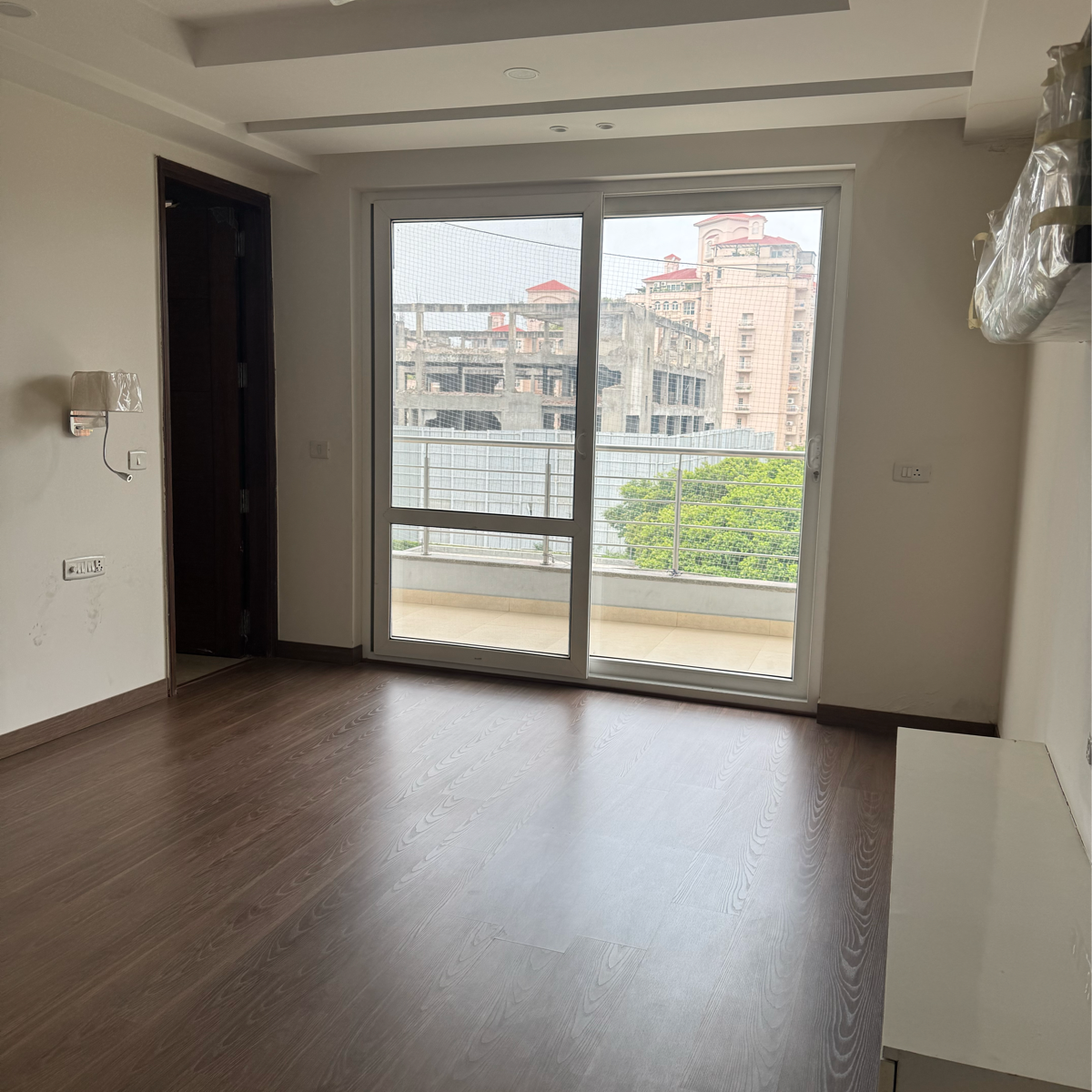 3 BHK + Pooja Room,Servant Room 320 Sq.Yd. Builder Floor in DLF Central Arcade