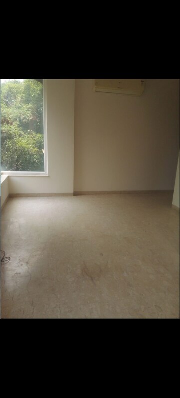 Room in 3 BHK Builder Floor at Greater Kailash I – for Rent