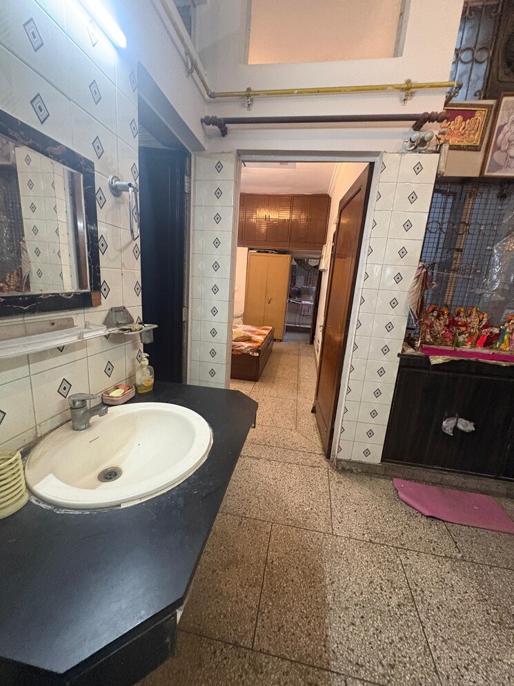 Bathroom, malviya nagar 2 Bedroom 1200 Sq.Ft. Builder Floor In Malviya Nagar Delhi 8837215