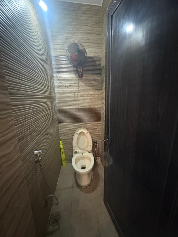 Bathroom, malviya nagar 2 Bedroom 1200 Sq.Ft. Builder Floor In Malviya Nagar Delhi 8837215