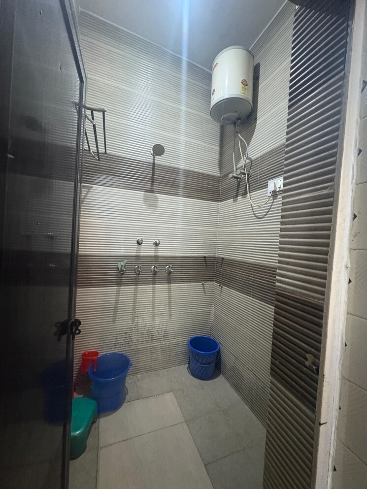 Bathroom, malviya nagar 2 Bedroom 1200 Sq.Ft. Builder Floor In Malviya Nagar Delhi 8837215