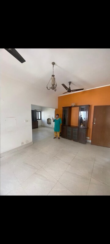 Room in 2 BHK Builder Floor at Saket – for Rent