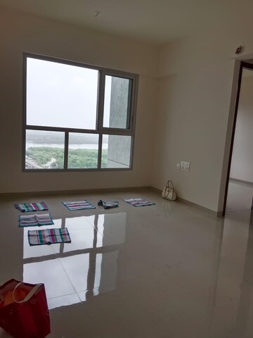 Room in 2 BHK Apartment at Piramal Vaikunth, Balkum Pada – for Rent