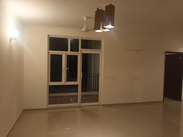Room in 3 BHK Apartment at Omaxe Waterscapes, Gomti Nagar – for Sale