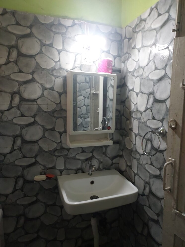 Bathroom, kalkaji 1 RK 250 Sq.Ft. Apartment In Kalkaji Delhi 8837442
