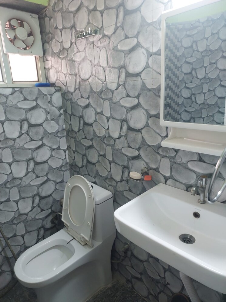 Attached Bathroom, kalkaji 1 RK 250 Sq.Ft. Apartment In Kalkaji Delhi 8837442