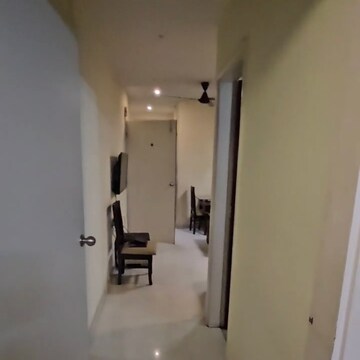 Building Lobby in 2 BHK Builder Floor at DLF Central Arcade, Sector 25 – for Rent