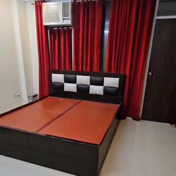 Bedroom in 2 BHK Builder Floor at DLF Central Arcade, Sector 25 – for Rent