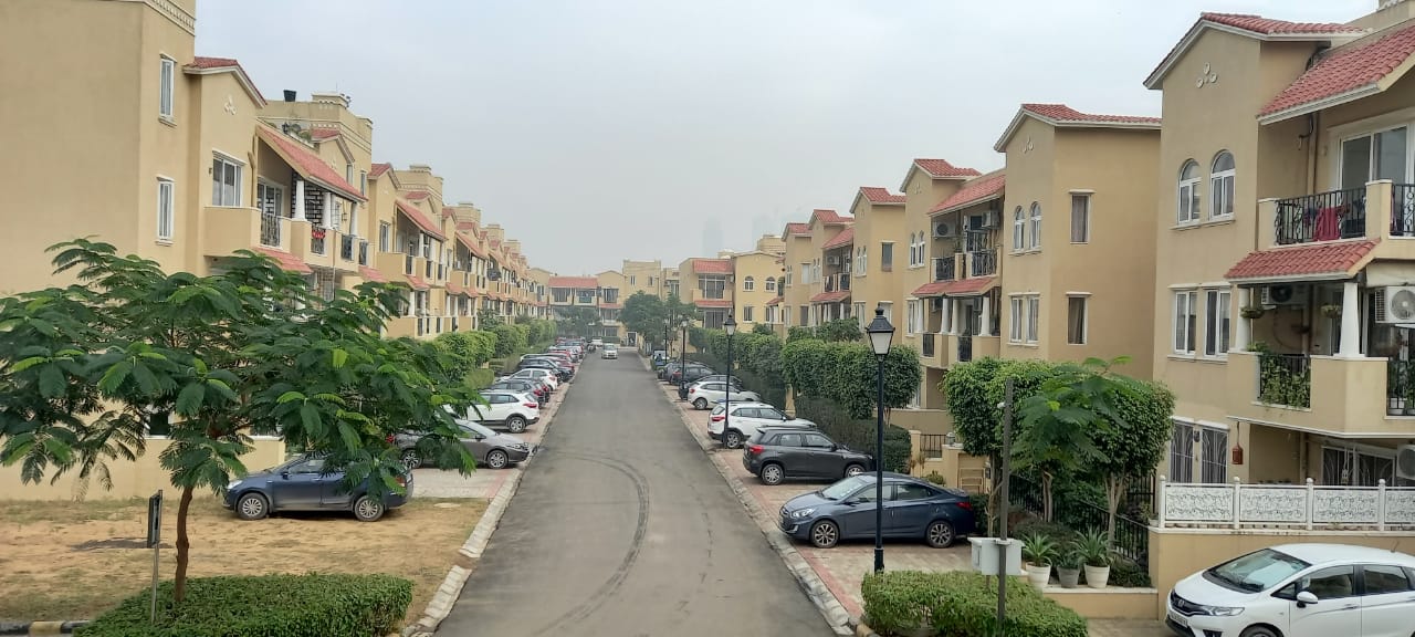 4 BHK + Extra Room Builder Floor For Rent in Emaar Emrald Floors Select