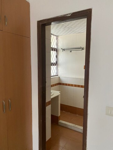 Room in 3 BHK Apartment at Vipul Greens, Sector 48 – for Rent