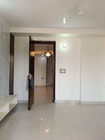Building Lobby in 3 BHK Builder Floor at Malviya Nagar – for Rent
