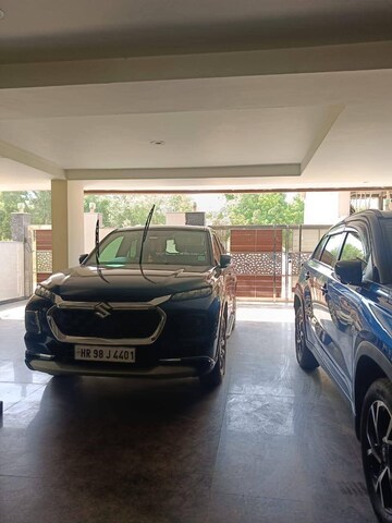 Parking in 3 BHK Builder Floor at Malviya Nagar – for Rent