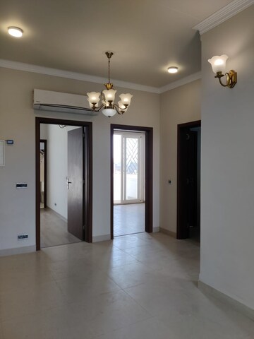 Room in 4 BHK Apartment at Central Park Flower Valley Aqua Front Towers, Sohna Sector 33 – for Rent