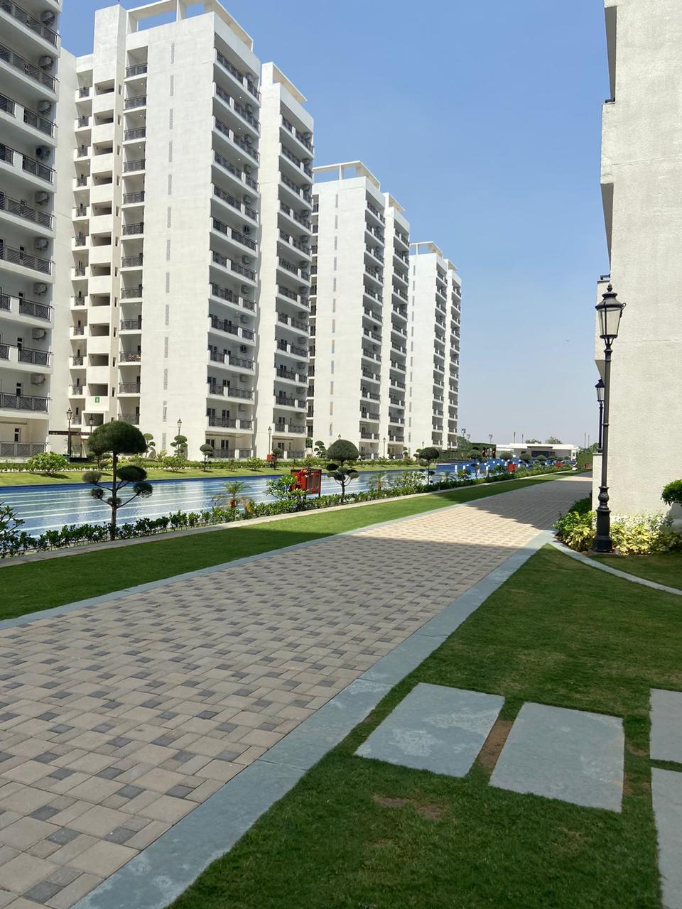 4 BHK + Servant Room Apartment For Rent in Central Park Flower Valley Aqua Front Towers
