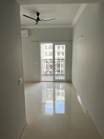 Room in 3 BHK Apartment at Central Park Flower Valley Aqua Front Towers, Sohna Sector 33 – for Rent