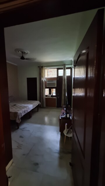 Room in 2 BHK Builder Floor at Sector 23 – for Rent
