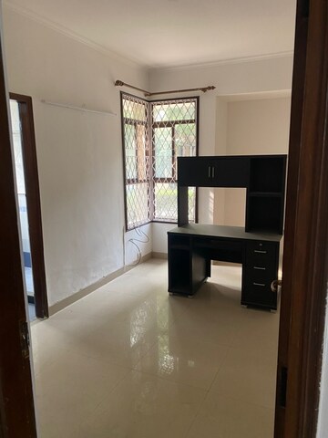 Room in 3 BHK Apartment at Vipul Greens, Sector 48 – for Rent