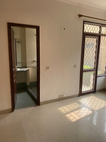 Room in 3 BHK Apartment at Vipul Greens, Sector 48 – for Rent
