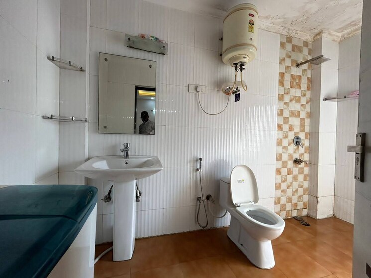 Bathroom, saket 3 Bedroom 600 Sq.Ft. Builder Floor In Saket Delhi 8837829