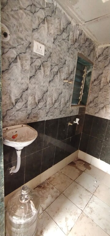 Team Area in 1 BHK Apartment at Vile Parle West – for Rent