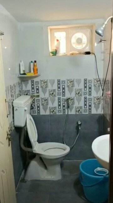 Master Bedroom in 2 BHK Apartment at Asha Nagar CHS, Mulund West – for Rent