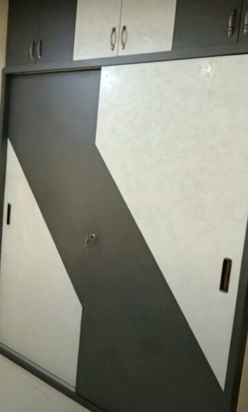 Furnished Amenities in 2 BHK Apartment at Asha Nagar CHS, Mulund West – for Rent