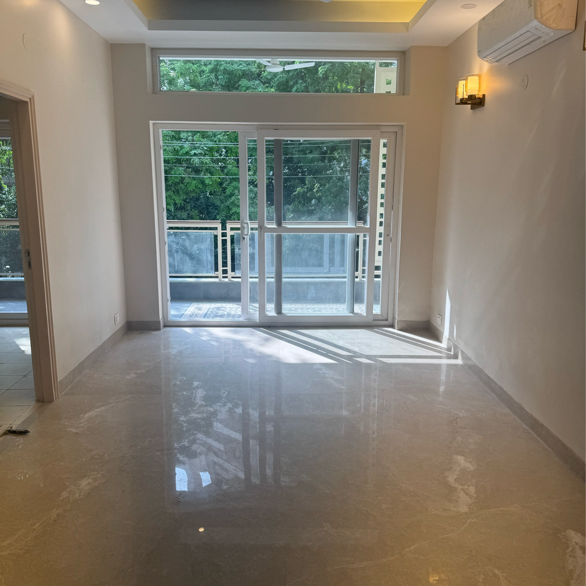 3 BHK + Servant Room 215 Sq.Yd. Builder Floor in DLF Central Arcade