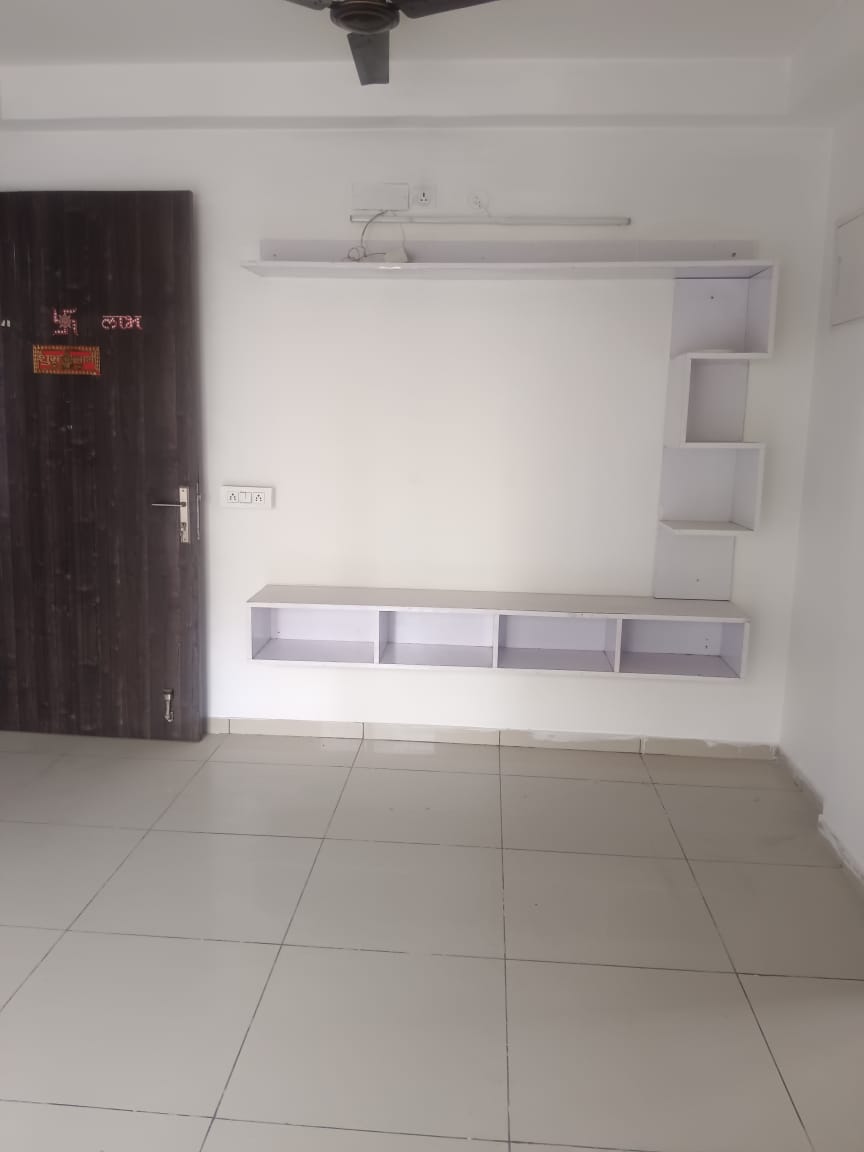 3 BHK + Extra Room Apartment For Sale in Nirala Greenshire Mart